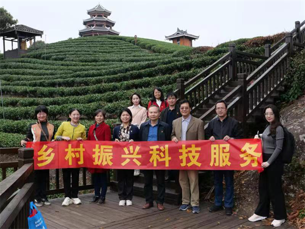 广西版协与多个单位联合开展专家走基层科普助学活动