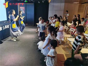 阅读营黑光剧表演在新华书店23号店成功开展