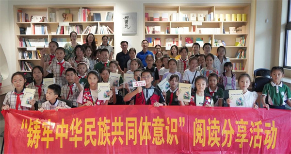 广西民族出版社在那书苑开展“品读广西——《把壮医药带回家》阅读分享会”