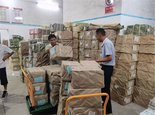 灌阳分公司全力确保“课前到书，人手一册”