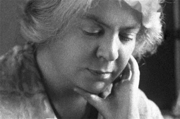 广西漓江出版社丨《风中芦苇》一曲贵族之家的挽歌