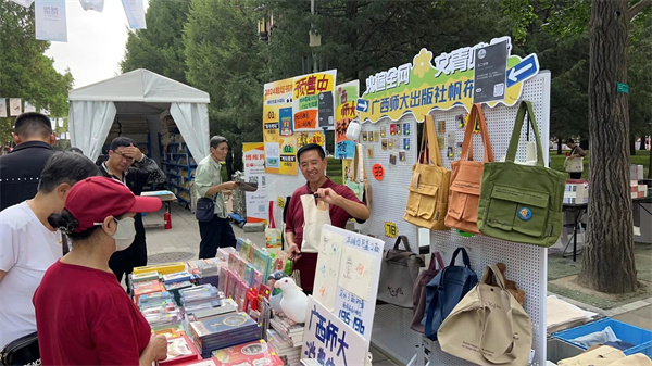 这家出版社用爆款文创拿捏流量密码