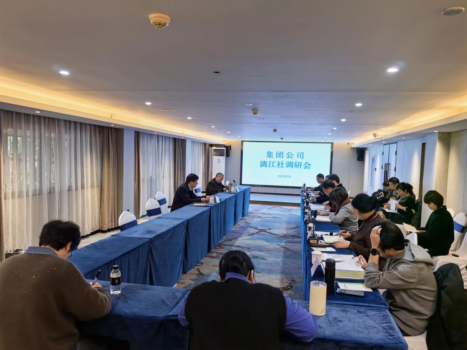 广西出版传媒集团党委书记、董事长利来友一行到漓江出版社调研指导工作