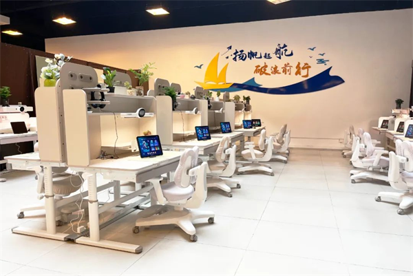 勇闯教育“新蓝海”：新华书店AI自习室如何颠覆传统学习模式？