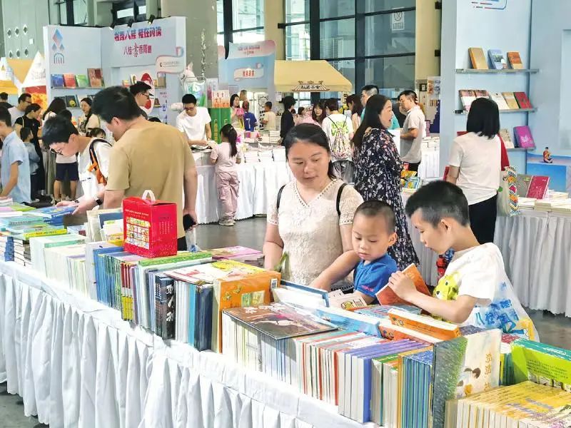 广西壮族自治区党委宣传部副部长、自治区新闻出版局局长王晓华：书香八桂 桂在阅读