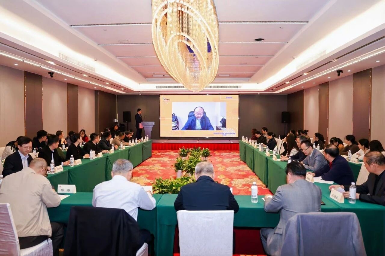 艾立民理事长在“数字赋能产业革新，品牌聚力书业未来”研讨会上发表致辞