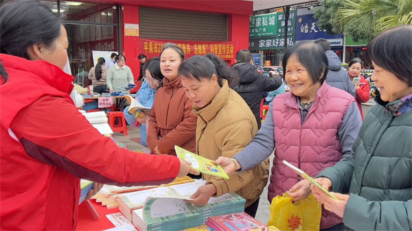 平果、凌云、隆安等新华书店开展迎新春主题活动