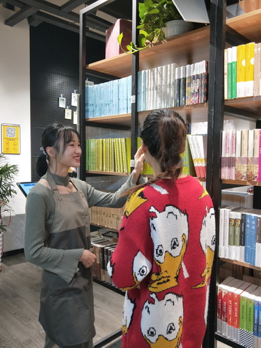 7、书店服务形象.JPG