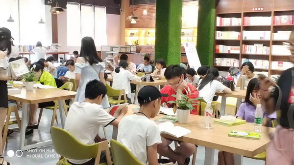 2-3玉林市新华书店图书大厦休闲阅读区 (2).jpg