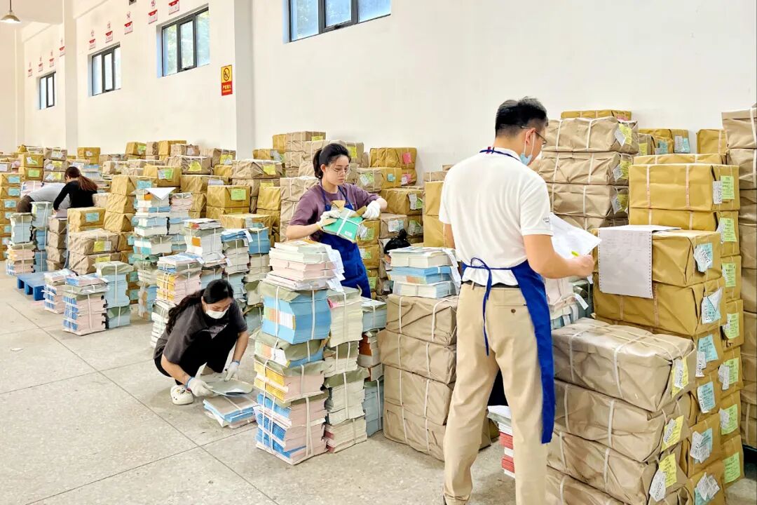 为开学季护航丨广西各地新华书店全力保障“课前到书”（二）